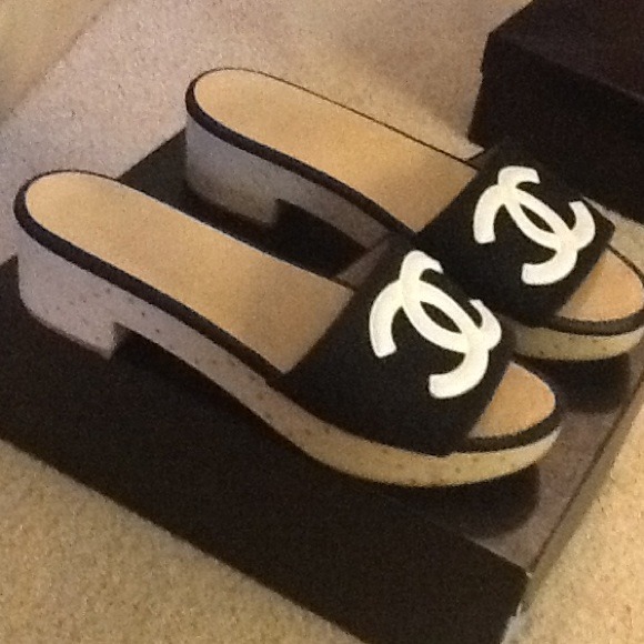 Real Authentic Chanel Sandals ! - Picture 3 of 3