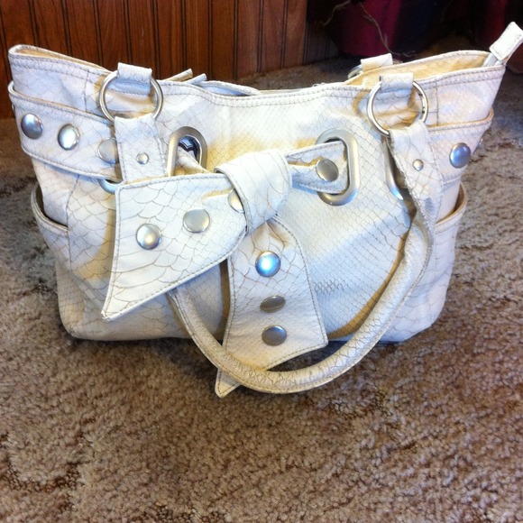 🚩SOLD🚩REDUCED🚩💙💙GENUINE LEATHER IVORY BAG💙