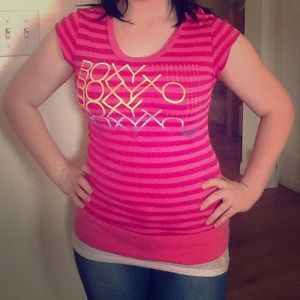 CUTE ROXY SHIRT SIZE SMALL! LIKE NEW, WORN TWICE!!