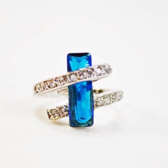 Zircon rhodium plated fashion ring