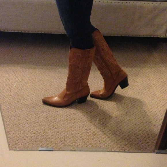 Size 7 country style boots