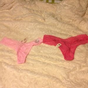 🚫🚫🚫traded🚫🚫🚫VS Lace Thongs NWT