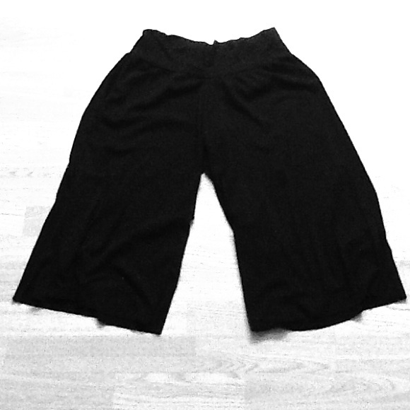 $$Sold$$ Xhilaration blk wide leg capris