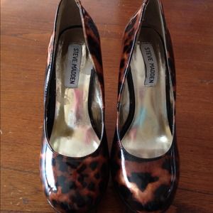 Steve Madden leopard and black wedges