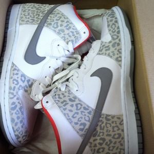 ON HOLD Women's Nike dunks size 9.5