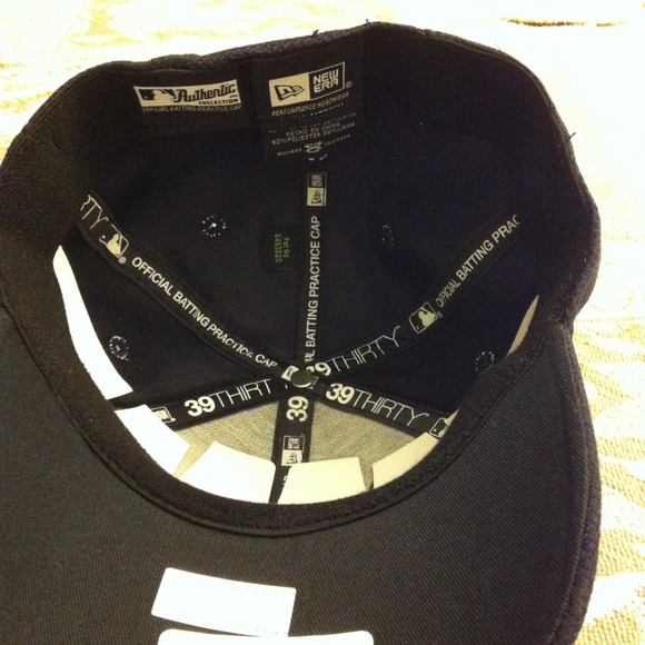 👉NOT AVAILABLE👈Authentic NY Yankee hat - Picture 2 of 4