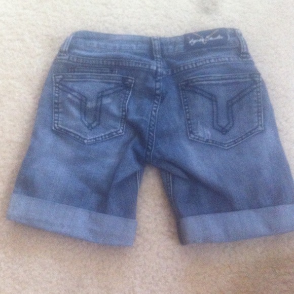 Spring/Summer Bermudas . - Picture 2 of 2