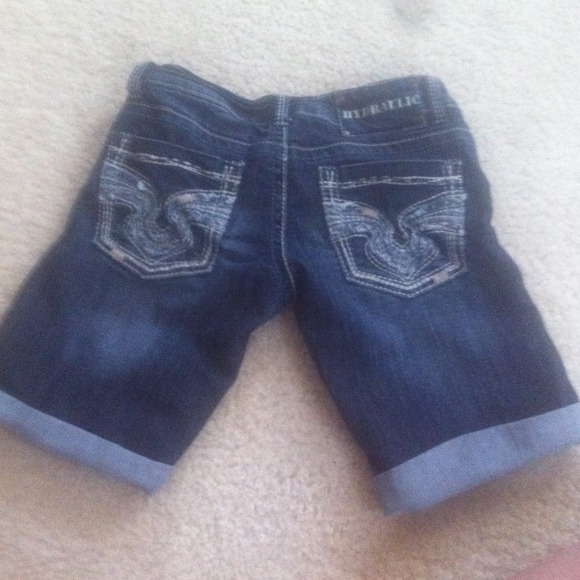 Spring/Summer Bermudas . - Picture 2 of 2