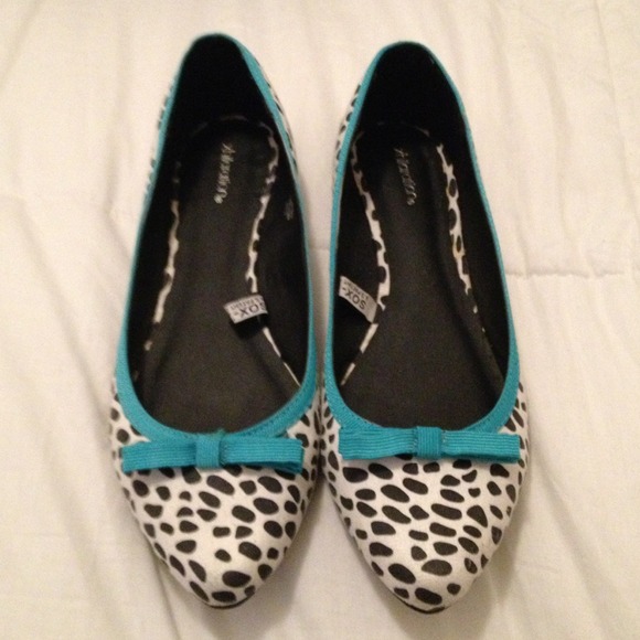 ✋Sold✋Pointed spotted ballet flats
