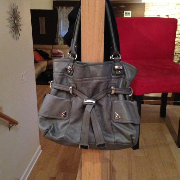 Sold locally!Makowsky grey purse-good condition😍