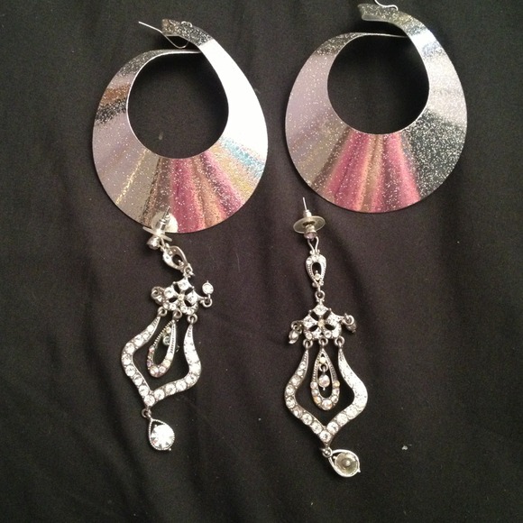 Set of 4 rings and two pairs of earrings - Picture 2 of 2