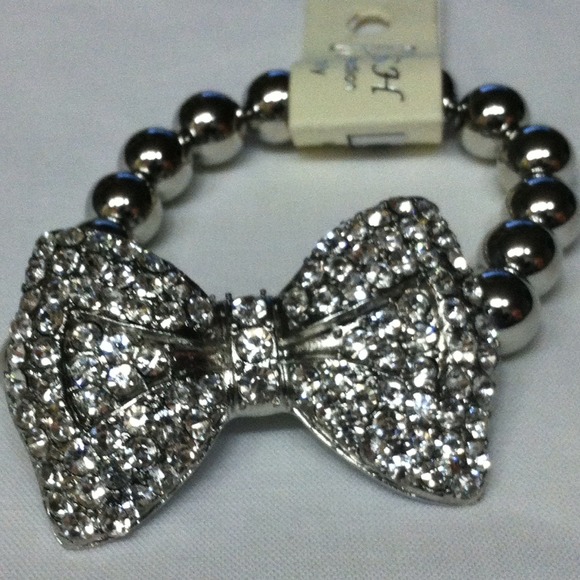 ❌Sold❌SILVER bow bracelet! Brand new! 🌟 - Picture 2 of 3