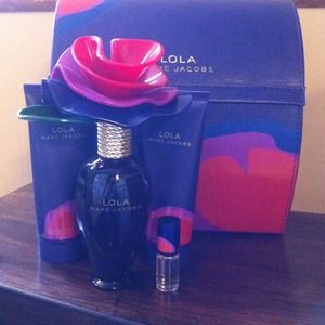 Marc Jacobs LOLA purfume set. Leather box EXTRA!