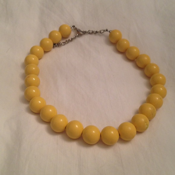 <RESERVED> Yellow beaded necklace