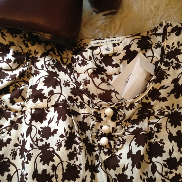 🍃🎉❤️HP❤️🎉🎉🍃 Easy and Pretty, pure silk top - Picture 2 of 4