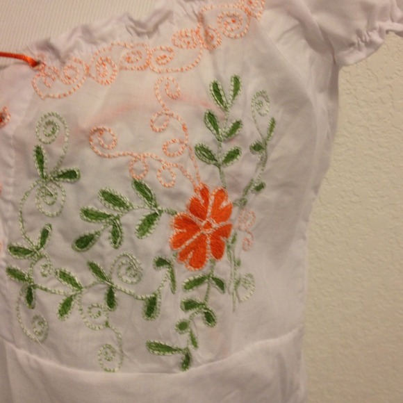 💙💙 reduced! Bright white top - Picture 2 of 3