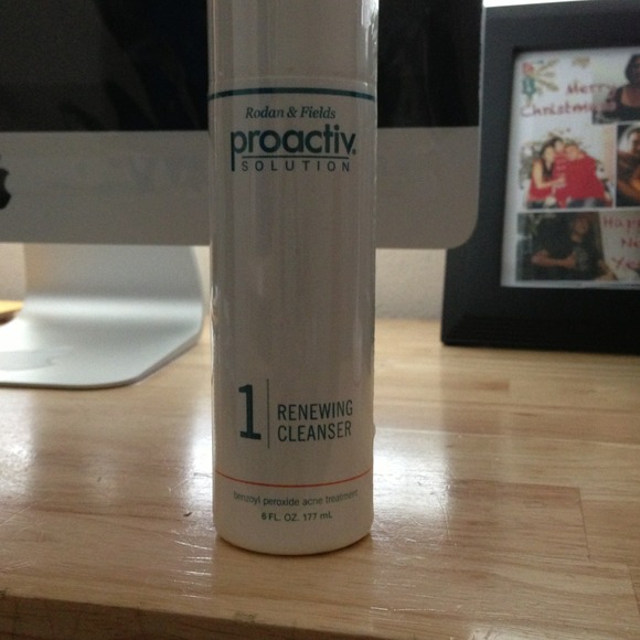 Proactive Renewing Cleanser Full
