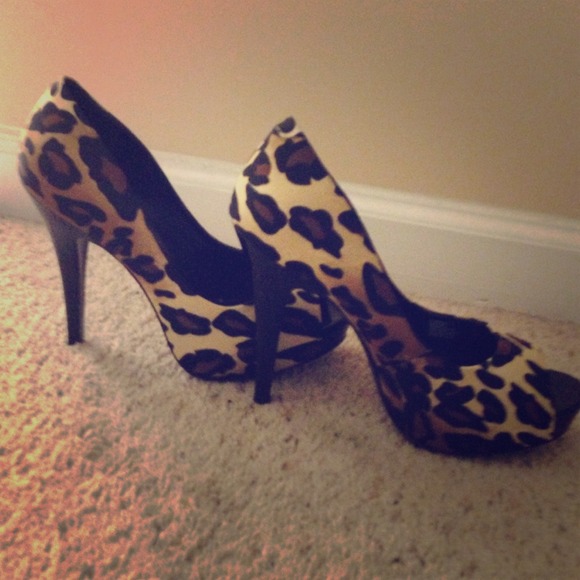 Jessica Simpson Leopard print heels