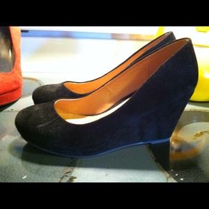 Black wedge shoes