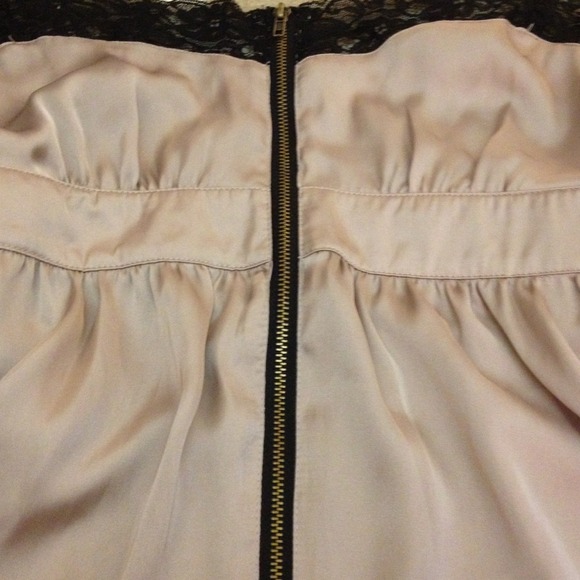 SALE❗ TAUPE TANK TOP - Picture 2 of 2