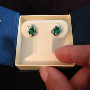 💎 1.50 Carats Oval Cut Emerald  Earrings💎