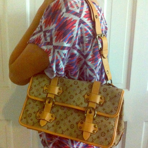 ** SOLD Bundled) Louis Vuitton Handbag