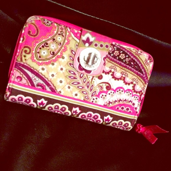 ⚠SALE ITEM⚠Very Berry Paisley Vera Bradley Wallet