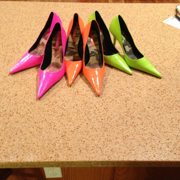 Shoes - Bundle neon pumps, never worn