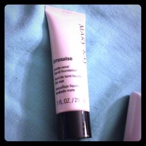 Mary Kay matte-wear liquid foundation ivory 6