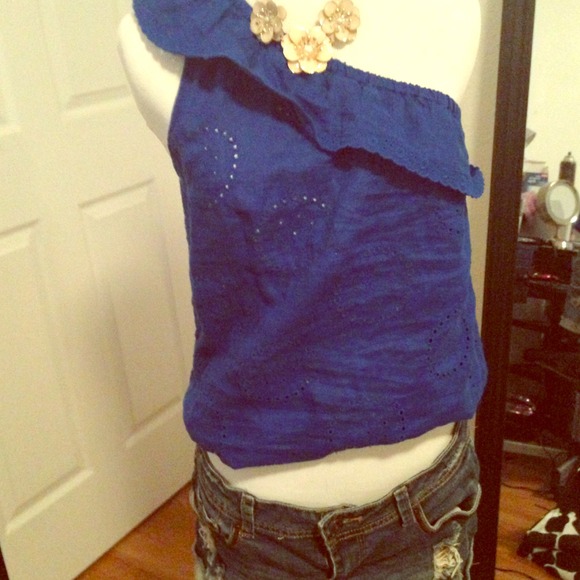 Blue one shoulder express shirt