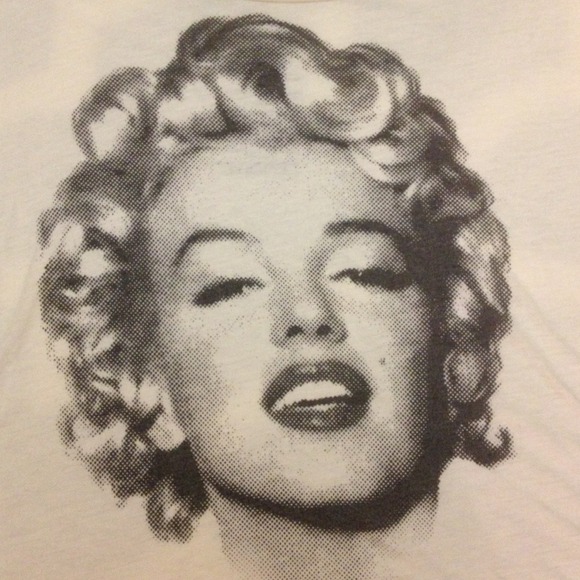SALE ❗Marilyn Monroe White Top - Picture 2 of 3