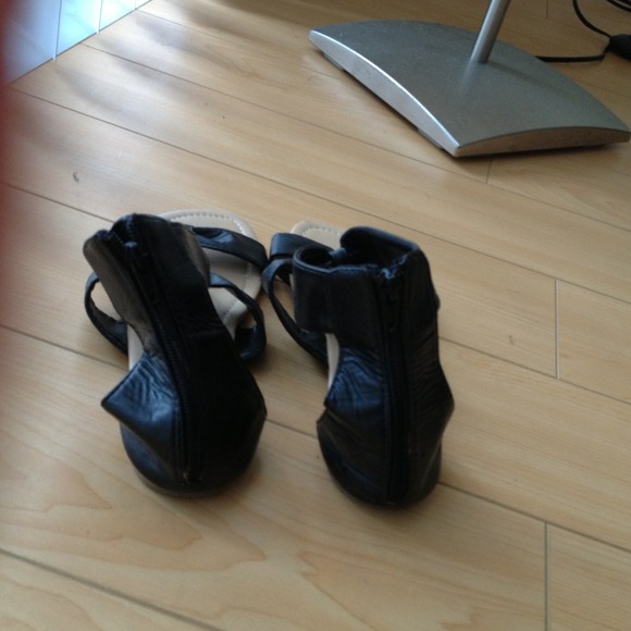 Sandals - Picture 2 of 3