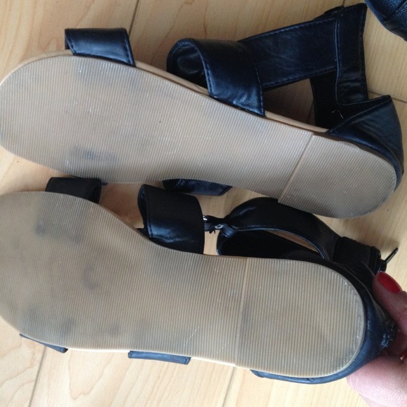 Sandals - Picture 3 of 3