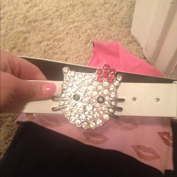 Hello Kitty belt buckle w/ reversible belt