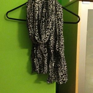 Black and white cheetah print scarf.
