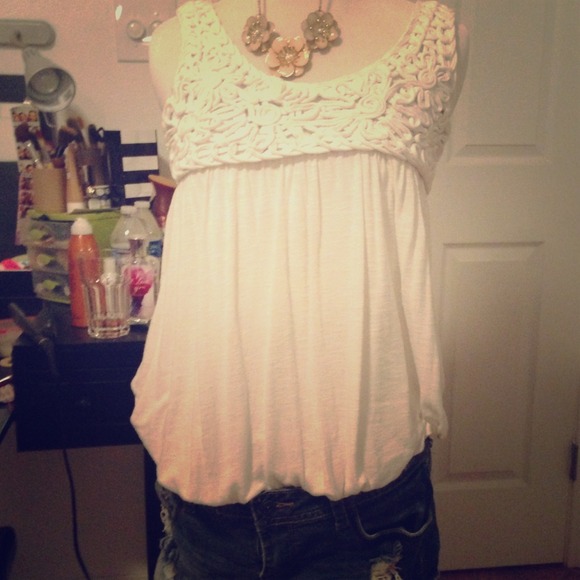 White short sleeve shirt