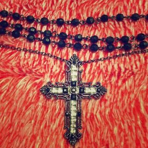 SOLD in BUNDLE!! Cross pendant choker
