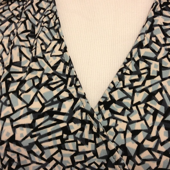 Dark/light blue and white top - Picture 2 of 2