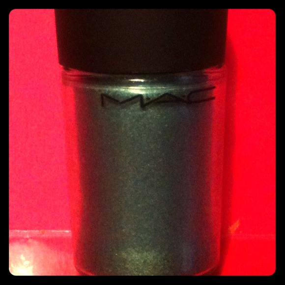 MAC pigment in teal! - Picture 1 of 3