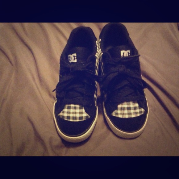 ❌HOLD❌DC sneakers size 8