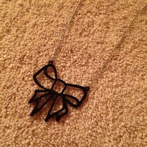 ✨Reduced✨Black bow necklace.