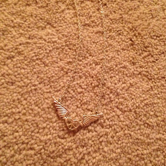 Heart with wings necklace. - Picture 2 of 2