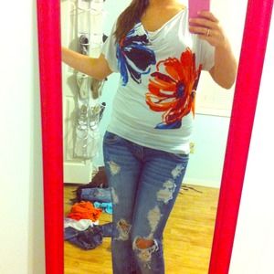 🚨TRADED🚨 Flowered shirt!🌺🌹🌸