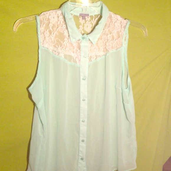 🚫Sold🚫Mint Flowy Blouse!