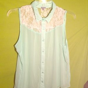 🚫Sold🚫Mint Flowy Blouse!