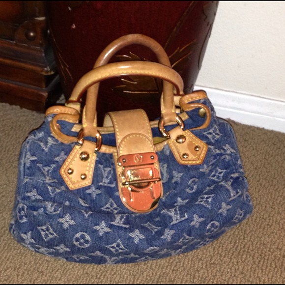 Sold👜💳📦📫Authentic Louis Vuitton denim pleaty