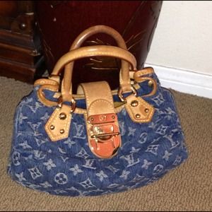 Sold👜💳📦📫Authentic Louis Vuitton denim pleaty