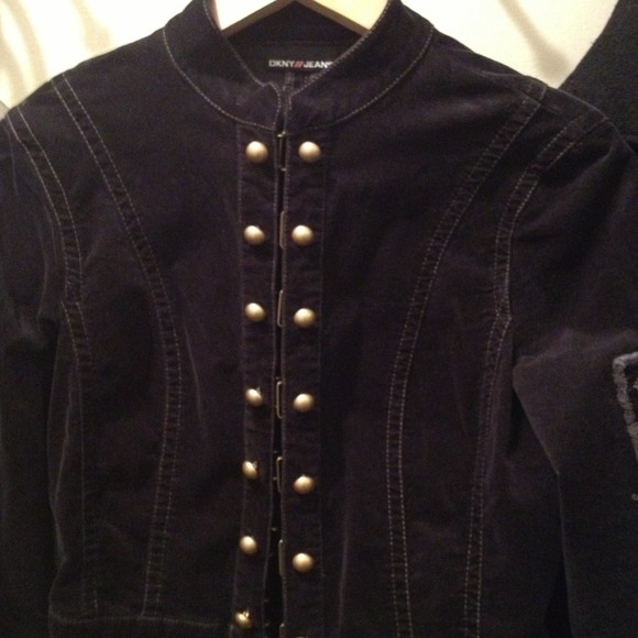 🆑SOLD This is a velvet like trendy jacket