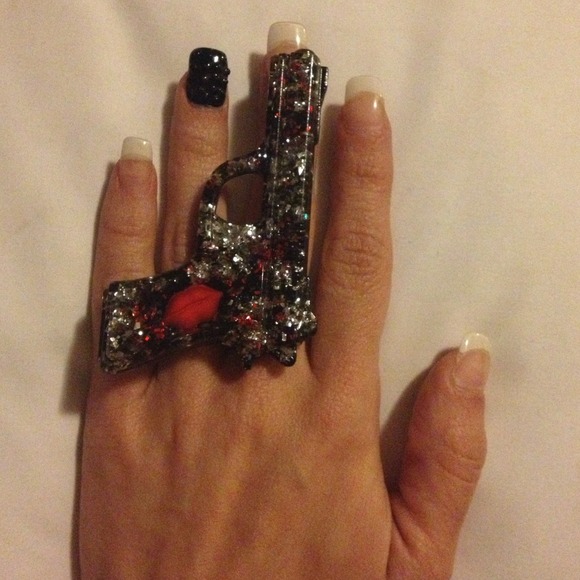 🚫BUNDLED/SOLD 🚫Statement resin gun ring