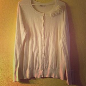 ❤❤SOLD❤❤XL Old Navy white rosette cardigan